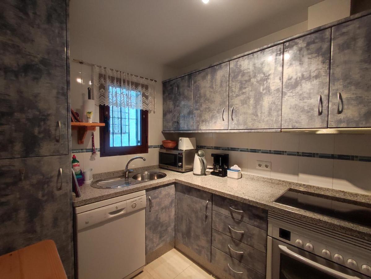 Lovely 2 Bedroom Apartment With Sea View, 弗里希利亚纳 外观 照片