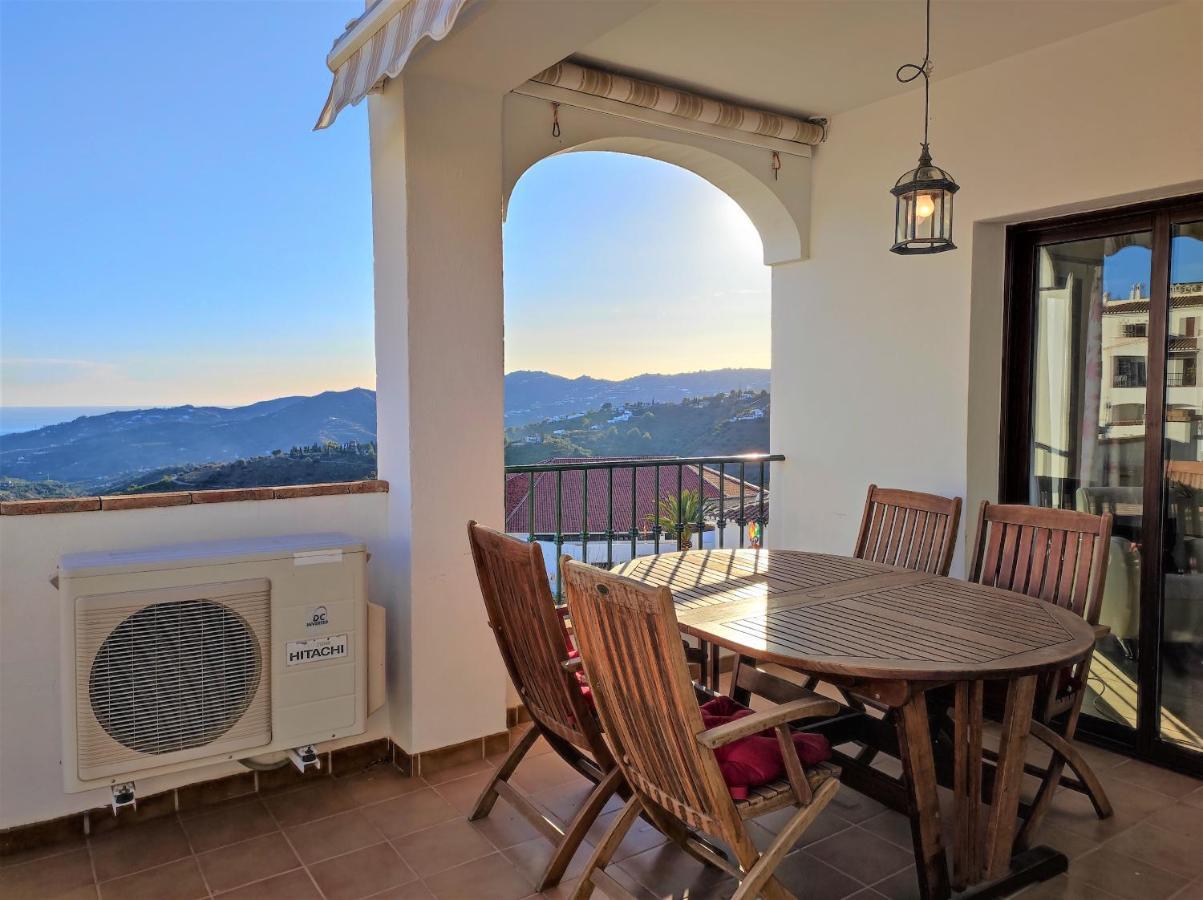 Lovely 2 Bedroom Apartment With Sea View, 弗里希利亚纳 外观 照片